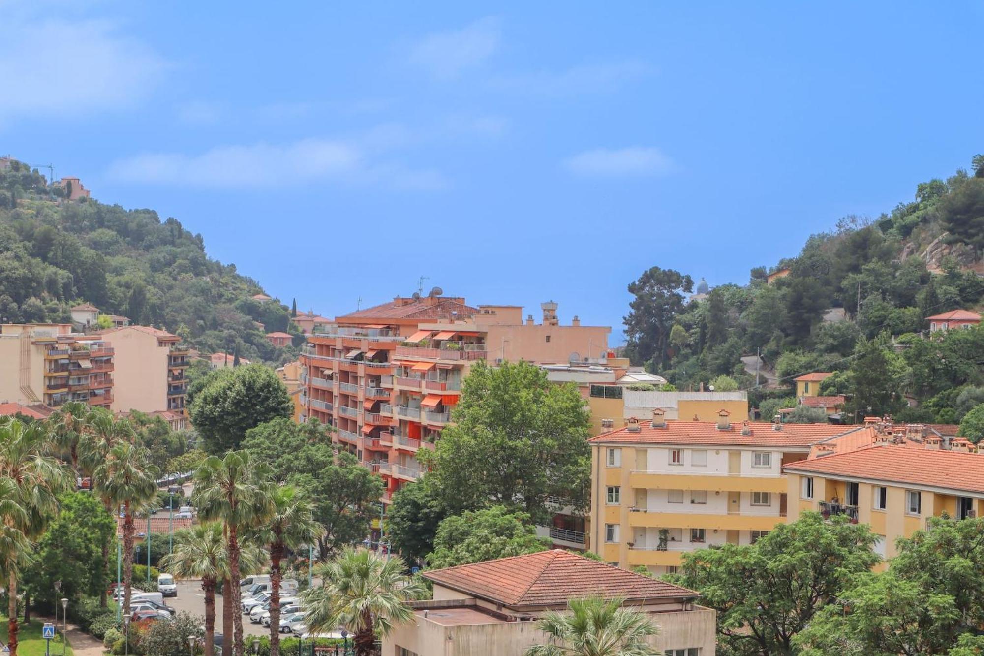 Apartment Spacieux Rooftop Parking, Terrasse Ensoleillee Menton