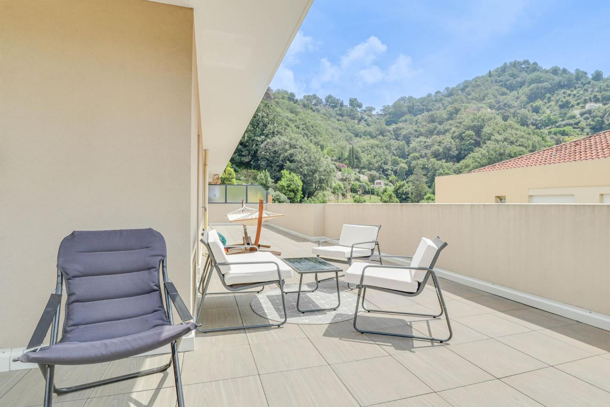Spacieux Rooftop Parking, Terrasse Ensoleillee Apartment